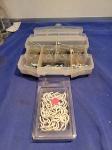 lot 5518 image: Bots and screws