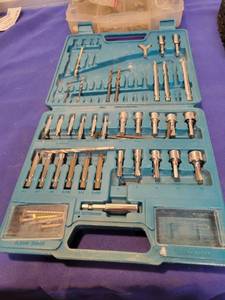 lot 5529 image: Socket set and screw sets