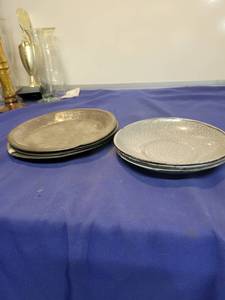 lot 5551 image: 9 tin plates