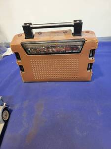 lot 5555 image: Old translator radio untested