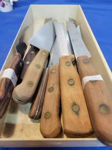lot 5559 image: Kitchen knives