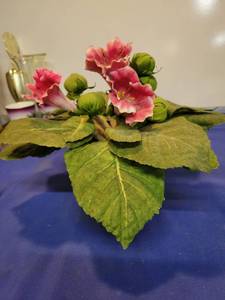 lot 5561 image: Artificial flower