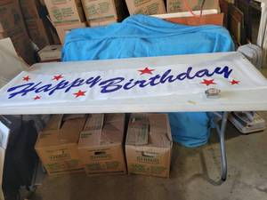 lot 5562 image: 6 Happy Birthday banner