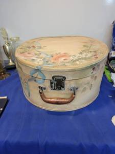 lot 5569 image: 18 by 9 Painted case By B Barclay