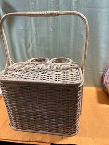 lot 7288 image: Wine basket 21 inches high