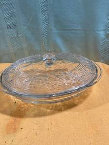 lot 7293 image: Oven proof oval glass dish 13 inches long