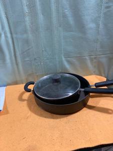 lot 7319 image: To Pampered Chef skillet one lead need cleaning
