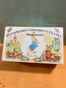lot 7320 image: Peter rabbit children��s Tea set by Wedgewood