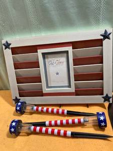 lot 7322 image: Old glory 5 x 7 photo frame with hooks