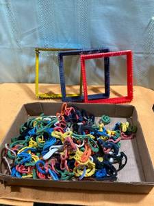 lot 7336 image: Potholder looms