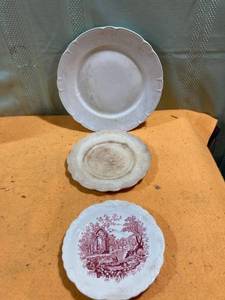 lot 7337 image: Vintage plates biggest is 9 inches