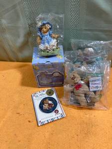 lot 7342 image: Collection of bears