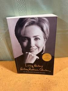 lot 7344 image: Book on Hillary Rodham Clinton