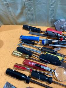 lot 7345 image: A flat of tools