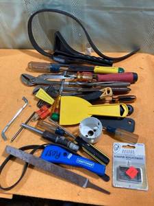 lot 7346 image: Flat of tools