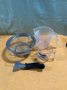 lot 7347 image: Miscellaneous cookware