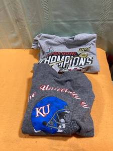 lot 7389 image: Longsleeve T-shirts KU & KC XXL