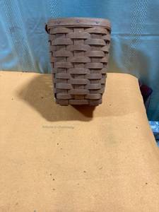 lot 7392 image: LONGABERGER basket handwoven USA 1986, 8 12 inches high