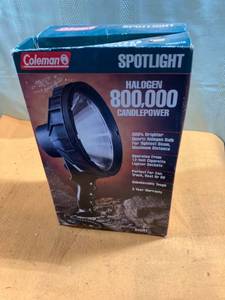 lot 7418 image: Coleman spotlight halogen 800, 000 candle power