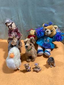 lot 7426 image: Miscellaneous stuffed toys and etc.