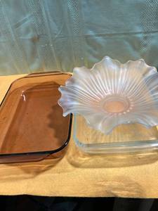 lot 7446 image: 2 Pyrex baking dishes1 Fancy bowl