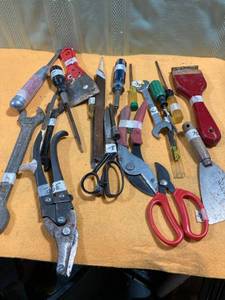 lot 7448 image: Miscellaneous garage tools