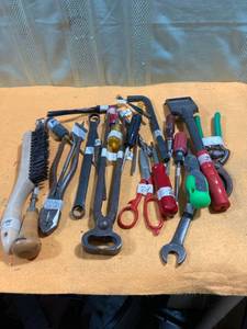 lot 7449 image: Miscellaneous garage tools