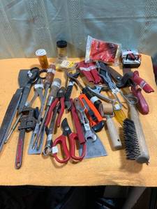 lot 7450 image: Miscellaneous garage tools