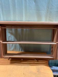 lot 7465 image: hanging Shelf with pull out hanging rec