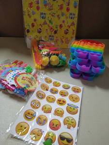 lot 3523 image: birthday party pack with push pop toys and emoji stickers