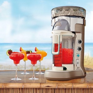lot 1040 image: Bali Frozen Concoction Maker - 60 oz. 3-Speed Blender - Beige - Retail $330.99