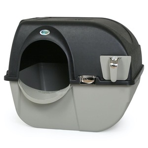 lot 1081 image: Omega Paw Roll n Clean Self Cleaning Litter Box for Cats -Retail $42.69