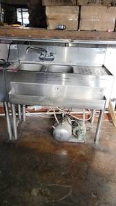 lot 8449 image: Krowne 2 Well Stainless Steel Sink (#KR18-32L)