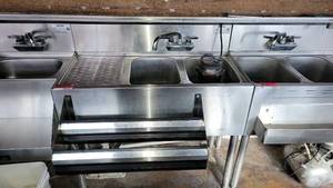 lot 8450 image: Krowne Stainless Steel 2 Well Sink (KR18-32R)