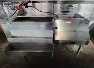 lot 8451 image: Krowne Stainless Steel Sink (#KR18-17BD)&nbspW an Ice Well&nbsp