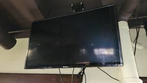 lot 8468 image: 36in Hisense Flat Screen TV