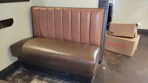 lot 30100 image: Single Vinly Booth