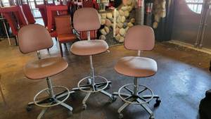 lot 30111 image: (4) Rolling Chairs W Adjustable Heights