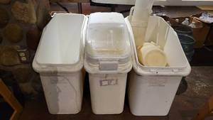 lot 30174 image: (3) Rubbermaid Ingredient Bins