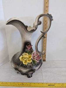 lot 405 image: Bassano pitcher 16 T