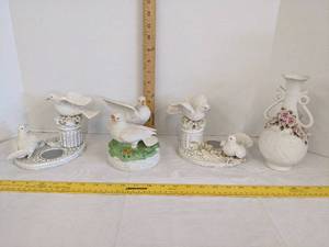 lot 417 image: (3) Bird figurines & vase