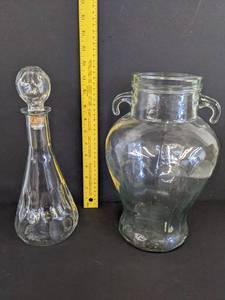 lot 423 image: Glass decanter 12 T & Vintage apothecary jar 11 T