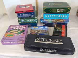 lot 424 image: Various board games