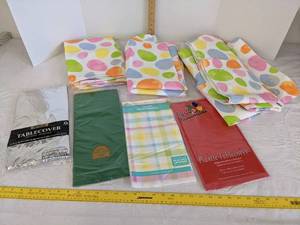 lot 427 image: Tablecloths