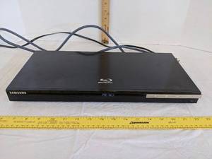 lot 438 image: Samsung Blu-ray disc player BD-C5500 wremote