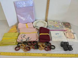 lot 440 image: Napkins holders, napkins & tablecloth