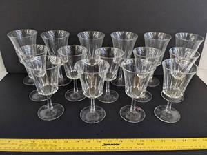 lot 451 image: (15) Matching stemware glasses
