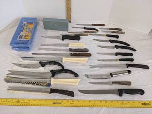 lot 452 image: Various knives & (2) ice trays
