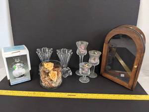 lot 462 image: Candle holders, small oil lamp & small mirror