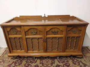 lot 467 image: Empty stereo cabinet 62 W x 20 12 x 32 H